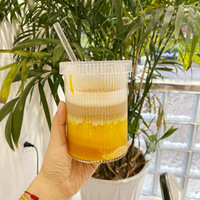 Tasse à thé à bulles transparente 375ml, tasse en verre à rayures verticales côtelées simples avec couvercle et paille