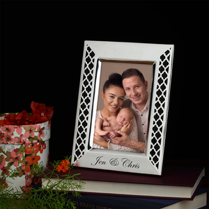 Cadre photo personnalisé gravé, finition argentée élégante, nom gravé sur mesure, cadre photo pour photos de famille, souvenirs de mariage - Product Image 3