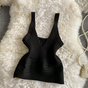 เสื้อถักทรงวินเทจสำหรับผู้หญิง คอวี สีพื้น เอวสูง เปิดหลัง สไตล์สตรีท ทรงสั้น กระชับรูปร่าง แบบผูกคอ แฟชั่น - Product Image 5