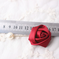 Broche Fleur Rouge Tendance en Gros pour Femme, Accessoire Épinglette pour Voile et Foulard