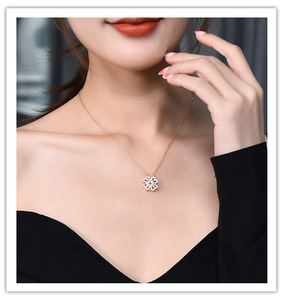 จี้รูปหัวใจแบบพับได้สองแบบ สไตล์คลาสสิก ขายส่ง สำหรับผู้หญิง ประดับเพชรซิร์คอน เครื่องประดับนำโชค ของขวัญสำหรับสาวๆ - Product Image 4