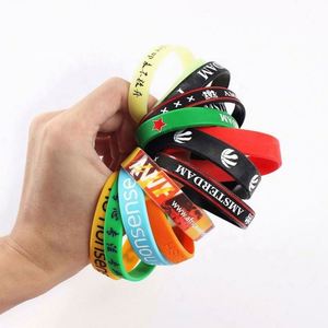 Pulsera Deportiva de Tela Delgada Artificial con Diseño de Moda Personalizado - Product Image 1