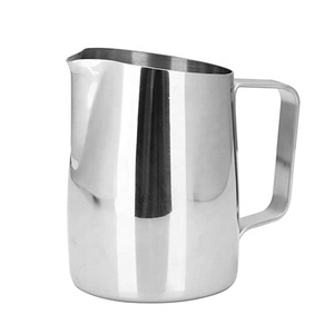 Silberner, schmaler, tropffreier Milchkrug mit scharfer Ausgießöffnung, komfortablem Griff und klarer Skalenmessung - Product Image 1