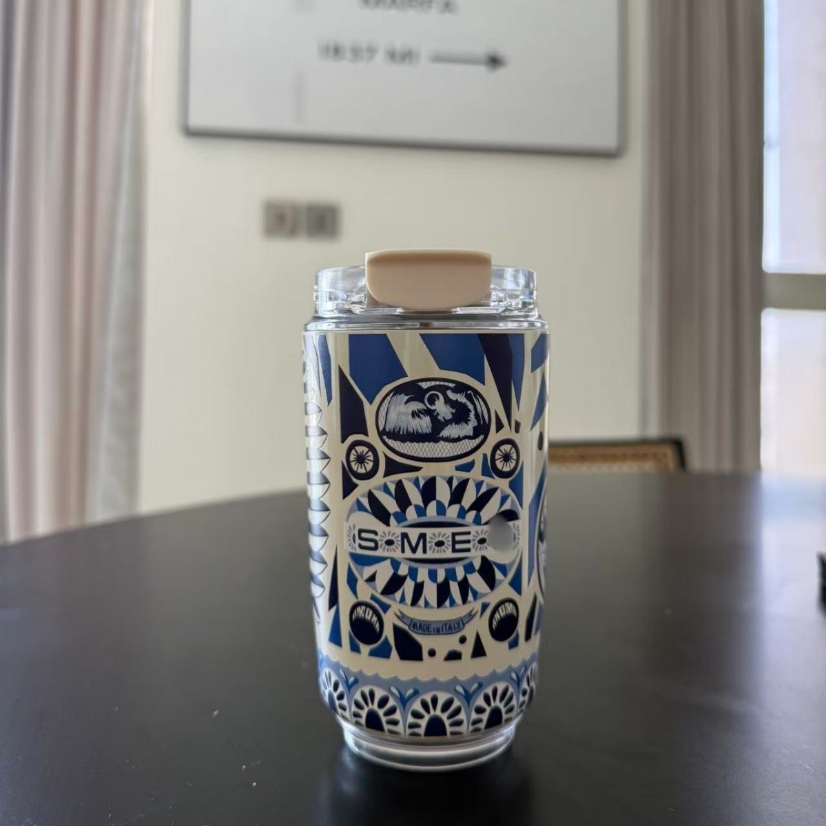 Blue-and-white milky white