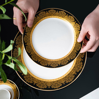 Service de table en céramique de style royal avec bordure dorée noire en relief, ensemble de luxe de plaques et de tasses, ensembles de vaisselle