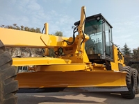 Niveleuse d'occasion 165 CV 6x4 à châssis articulé pour le nivellement routier, équipement de terrassement et de construction - Vente chaude