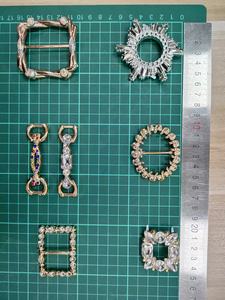 Exquisitos abalorios de plástico para zapatos, símbolos de moda, zapatos de mujer a la moda, hebillas de plástico pequeñas decorativas para zapatos de mujer, hebilla - Product Image 2