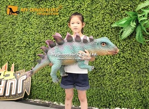 MY Dino HP034 Baby Dinosaur Hand Puppet Stegosaurus para fiestas y eventos - Product Image 4