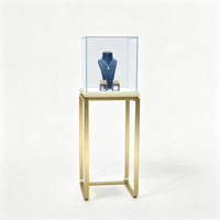 Ensemble de vitrines de présentation de bijoux de luxe sur mesure, en acier inoxydable doré et en verre, pour les bijouteries haut de gamme