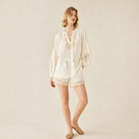 Ensemble 2 pièces pour femme en tissu acétate, collection été 2026, best-seller : Blouse ample à manches lanternes et détails en dentelle ajourée, et short abaya