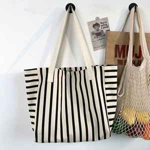 Sac fourre-tout en toile rayé noir et blanc avec poignée en sangle, personnalisable en gros, sac à main en coton à bandoulière unique, tendance - Product Image 1