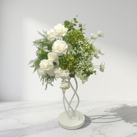 Composition florale artificielle blanche et verte romantique de taille moyenne pour mariage, avec rhododendrons et delphiniums en soie, pour décoration de table et toile de fond.