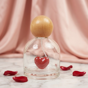 Nouveau design – Flacon de parfum en verre artisanal de 100 ml avec pulvérisateur à pompe, cœur rouge, personnalisation possible à l'intérieur, MOQ 500 pièces - Product Image 1