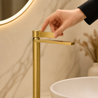 Robinet de baignoire AMAXO à montage au sol, anti-traces de doigts, finition or brossé, eau chaude et froide, adapté à une utilisation en salle de bain et en extérieur
