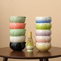 Ensemble de fouettage du matcha de style japonais en céramique Dehua Lotus Bowl, comprenant un fouet en bambou (Chasen), un cuillère à matcha (Chashaku) et un support, pour la cérémonie du thé de la dynastie Song