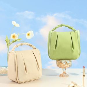 Bolsa de Maquillaje Nube Impermeable Multifuncional Portátil Colgante para Almacenamiento, Nueva de Fábrica BSCI, Venta al por Mayor - Product Image 1