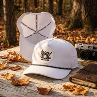 Casquettes de golf à 5 panneaux à visière incurvée de haute qualité en gros, casquettes de baseball imperméables personnalisées avec patch en cuir