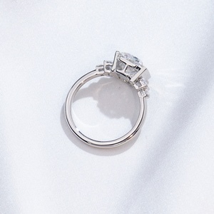 Bague de luxe Messi Jewelry MSR-1882, bague personnalisée, bague en diamant de laboratoire taille émeraude 2,3 CT D VS1 PT950 - Product Image 3