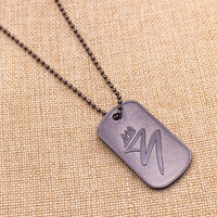 Tag Identifikasi Berlapis Perak Cetak UV dengan Desain Feng Shui Antik, Latar Belakang Sandblasted, dan Cetakan Die Struck Khusus dari Paduan Seng