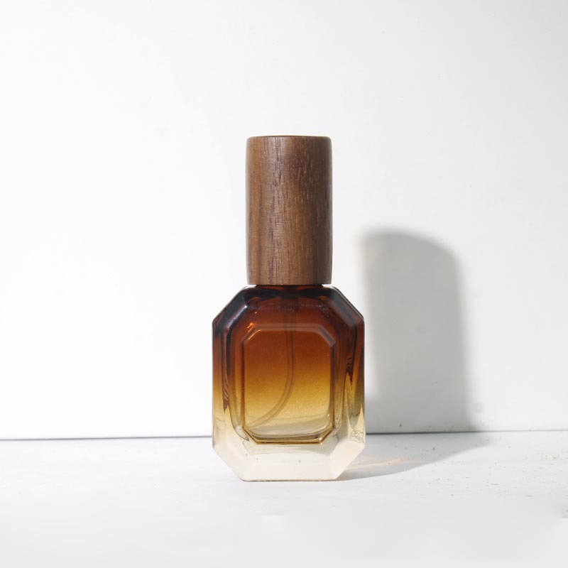 Botella degradada marrón + boquilla plateada + tapa de nogal