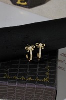 Boucles d'oreilles créoles Lerca en or 18 carats avec papillon et diamants, style influenceur coréen, bijoux de luxe légers et de niche, idéales pour cadeau et collection personnelle