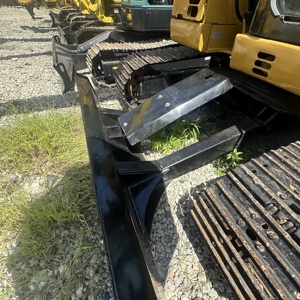 Excavatrice sur chenilles Cat 308ccr d'occasion, fiable et à haute capacité de levage, idéale pour la préparation de petits sites d'exploitation minière et la construction de murs de soutènement. - Product Image 6
