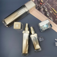 Flacon pulvérisateur pour le corps personnalisé en usine, flacon pulvérisateur de luxe avec pompe, ensemble d'emballage cosmétique carré, 100 ml, 50 ml, métallisation or mat