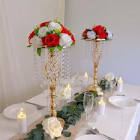 Centres de table de mariage modernes de haute qualité en or avec fleurs, vase en métal et cristaux pour décorations de table