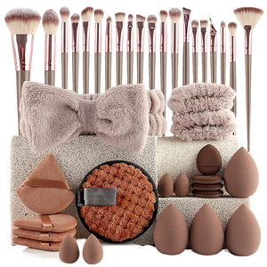 Lot de 40 pinceaux de <span class=keywords><strong>maquillage</strong></span> synthétiques professionnels en gros avec houppette, éponge de <span class=keywords><strong>maquillage</strong></span> et bandeau pour le visage – Prêt à expédier - Product Image 2