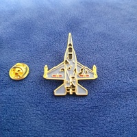 Épingles et badges en métal doré 3D personnalisés, motifs avion, fusée et avion de sécurité, emblèmes et étiquettes