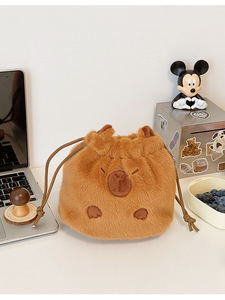 2025 nueva llegada personaje de dibujos animados lindo Kawaii bolsa <span class=keywords><strong>Pacha</strong></span> perro Capybara estilo Popular Animal relleno bolsa para mujeres niñas Peluches - Product Image 5