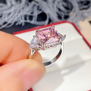 Anelli Geometrici con Gemme F1381, Taglio Princess, Zirconia Cubica Creata in Laboratorio, Montatura a Griffe, Anelli di Fidanzamento alla Moda per Donne - Product Image 5