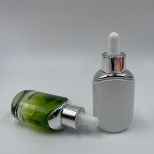 Vente en gros de flacons compte-gouttes en verre blanc de 30 ml et 50 ml avec bouchon argenté - Livraison rapide - Product Image 4
