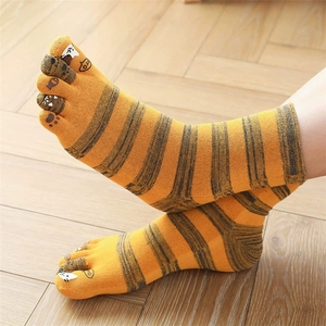 <span class=keywords><strong>Chaussettes</strong></span> à bout fendu pour femmes mignon Silicone poisson <span class=keywords><strong>chat</strong></span> maman <span class=keywords><strong>chaussettes</strong></span> à cinq doigts coton coloré rayé filles <span class=keywords><strong>chaussettes</strong></span> de sport - Product Image 4