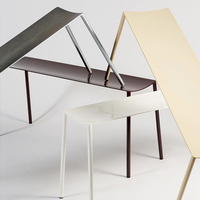 Chaise de bar haute en métal de style nordique Table d'extérieur et banc de salle à manger pour les magasins de lait de thé de café dans les cours et les terrasses