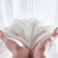 Voilages de luxe en mélange poly-linens, anti-UV, filtrant la lumière, sur mesure, pour villas et projets hôteliers