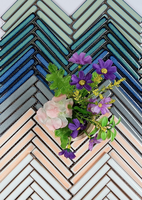 Carreaux de céramique émaillés verts au design moderne, mosaïque brillante en forme d'os de poisson et de flèche pour les intérieurs d'hôtels et les caractéristiques du parquet
