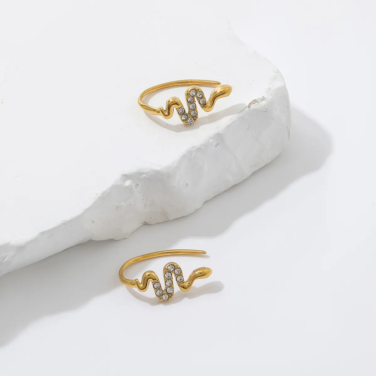 Ruigang Custom 18k Gold Plated Premium Jewelry Female Stainless Steel Snake Earrings With Full Zircon Stones Earrings Clips