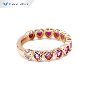 Bague d'éternité personnalisée Tianyu en or jaune 14 carats avec corindon de laboratoire taille cœur et moissanite étincelante pour fiançailles romantiques et anniversaire - Product Image 3