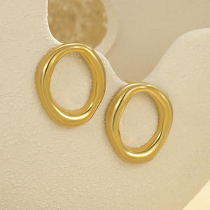 Pendientes de mujer chapados en oro de 18 quilates al por mayor pendientes circulares irregulares ahuecados exagerados de acero inoxidable - Product Image 3