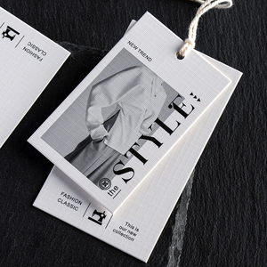 Étiquettes suspendues personnalisées de luxe en papier texturé Lenny 700g, étiquettes de prix pour vêtements, étiquettes imprimées en couleur pour entreprises - Product Image 1