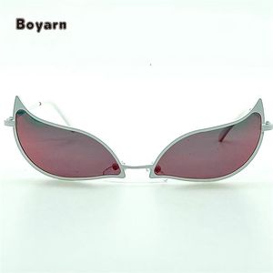 ボヤーン卸売アニメワンピースドフラミンゴジョーカーテックパンクスタイルキャットアイサングラス男性女性コスプレサイバーパンクグラス - Product Image 3