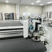 Machine de découpe à couteau vibrant, machine de découpe à couteau rotatif, découpeuse à couteau oscillant pour tapis d'intérieur automobile