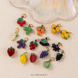 Tiny Orchard Gallery |   Breloque en laiton plaqué or 18 carats, émail peint à la main, motif fruit, pour la création de bijoux |   Pendentif Raisin Fraise Citron - Product Image 2