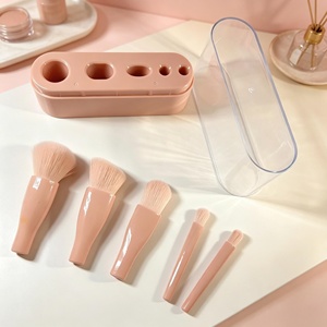 Set de Viaje de 5 Brochas de Maquillaje de Fibra Sintética para Rostro y Corrector, Mango de Plástico, Recomendado por Little Red Book, Nuevo - Product Image 2