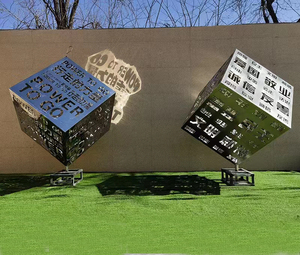 Escultura <span class=keywords><strong>de</strong></span> cubo calado a gran escala contemporánea, Cubo <span class=keywords><strong>de</strong></span> <span class=keywords><strong>Metal</strong></span> artístico blanco, cubo geométrico plateado para decoración <span class=keywords><strong>de</strong></span> jardín urbano - Product Image 4