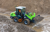 Vente Flash : Chargeur frontal électrique 7 tonnes et chargeur de tracteur 820TE avec godet de 1,2 m³ en stock pour une utilisation à émissions zéro