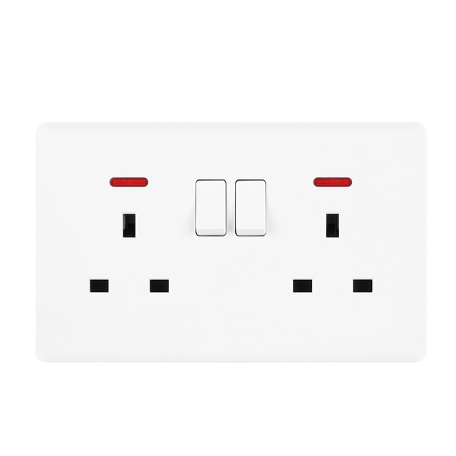 Factory Direct-selling UK Standard Small Switched Double Uk 13A Socket with Neon