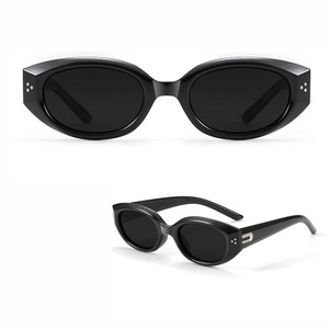 Lunettes de soleil œil de chat tendance 2036, monture noire, protection UV400, unisexe, pour voyages et soirées - Product Image 1