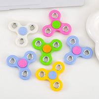 Spinner de mano al por mayor, juguete giratorio de plástico para dedos, Fidget Spinner con rodamiento para niños